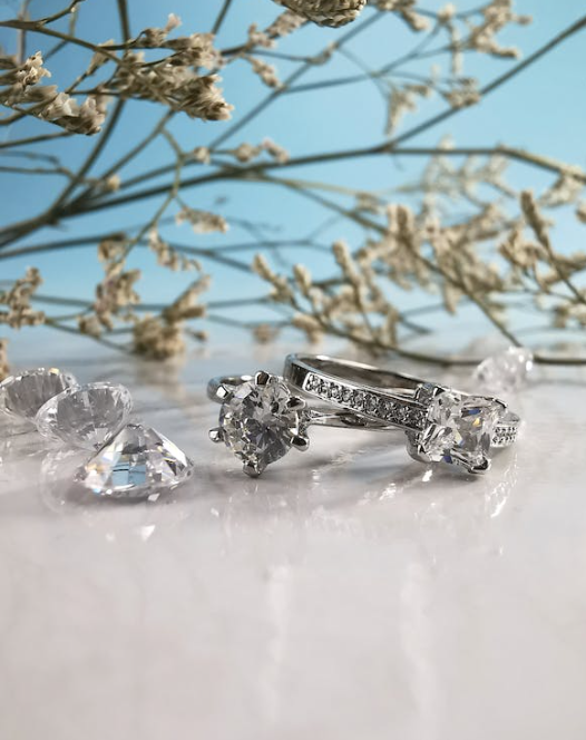Minimalist Chic: Building a Capsule Jewelry Collection